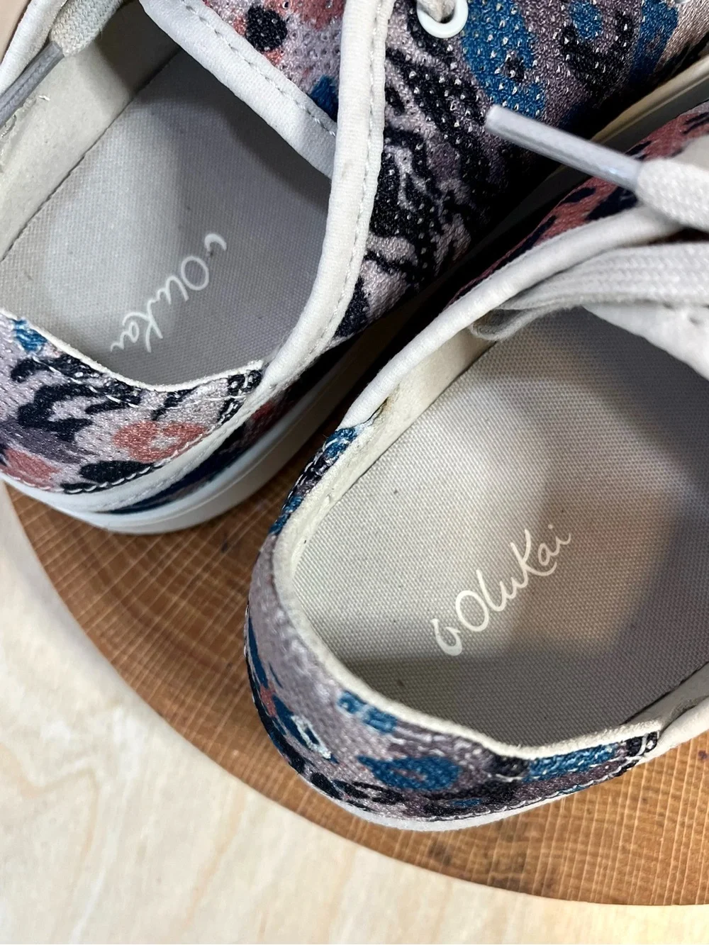 OluKai Women's Pehuea Li Sneakers - Cloudy/Pa'i Print - Size 7